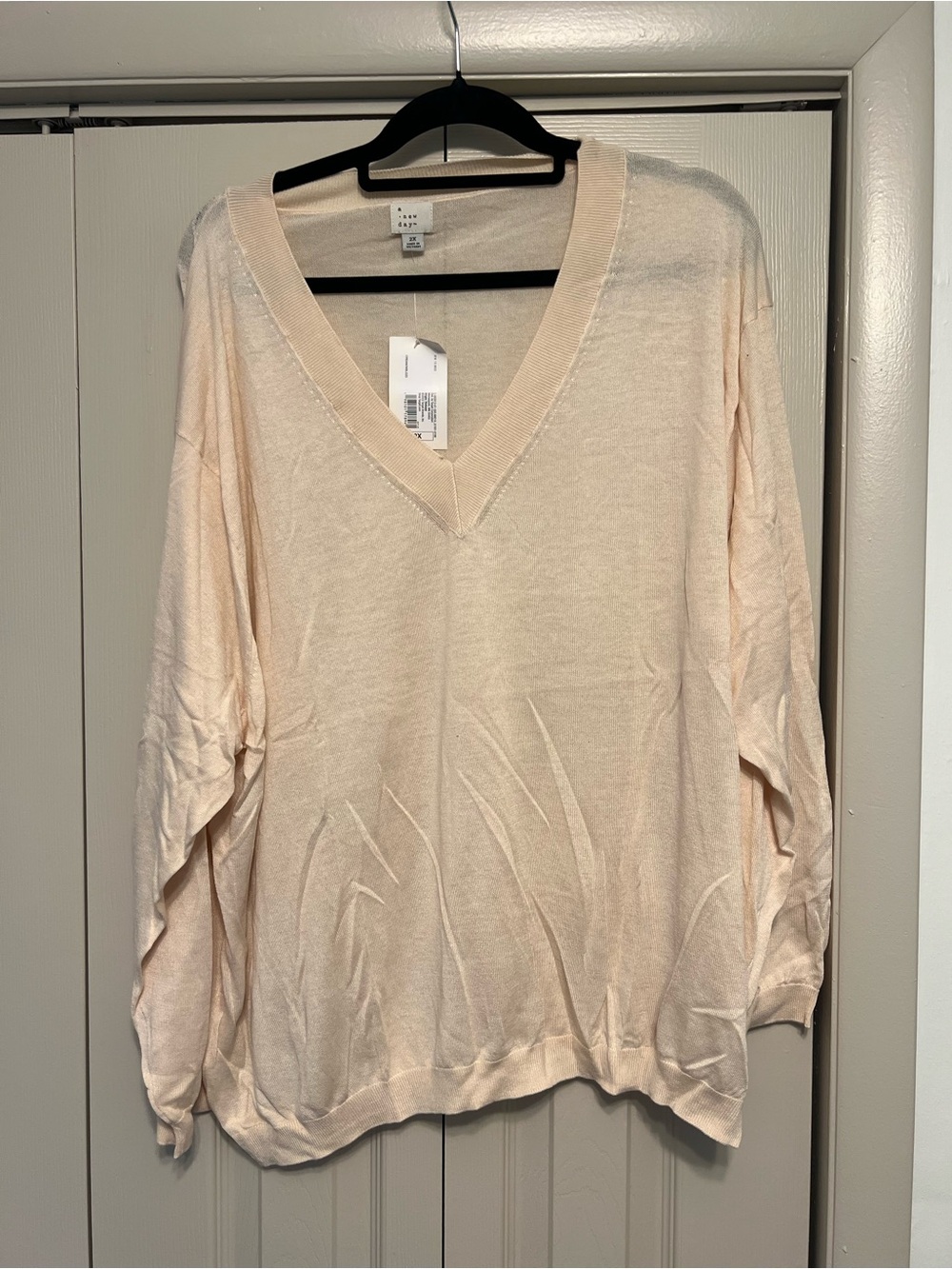 *NWT* A New Day Cream V-Neck Lightweight Sweater